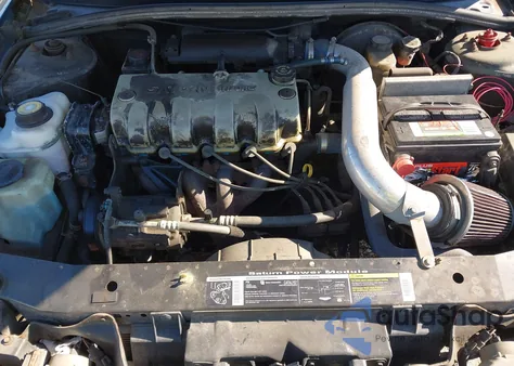 2000 Saturn Sl1 from USA, damaged, VIN 1G8ZG5283YZ115518